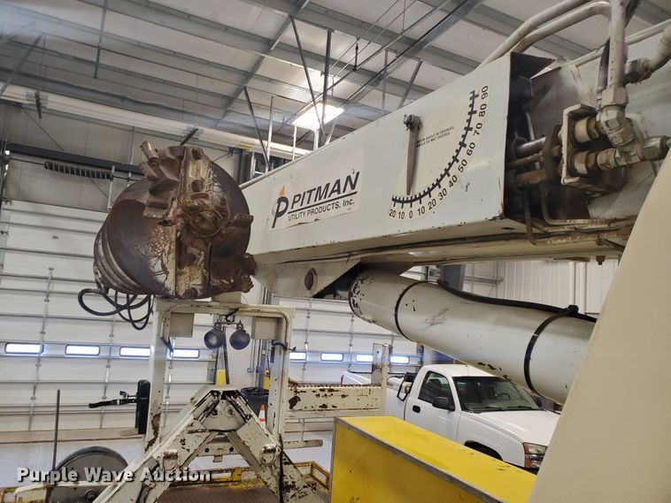 image for item IX9771 2007 International 7400  pressure digger derrick truck