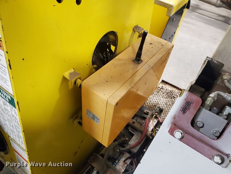 image for item IX9771 2007 International 7400  pressure digger derrick truck