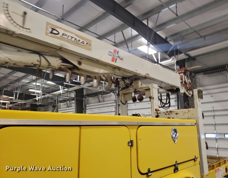 image for item IX9771 2007 International 7400  pressure digger derrick truck