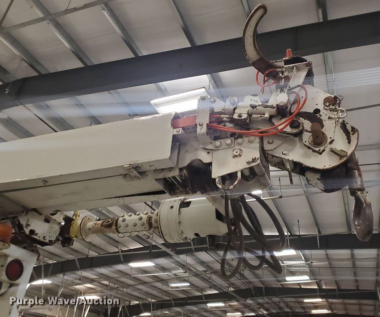 image for item IX9771 2007 International 7400  pressure digger derrick truck