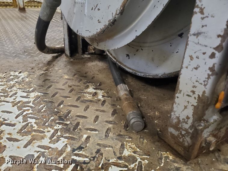 image for item IX9771 2007 International 7400  pressure digger derrick truck