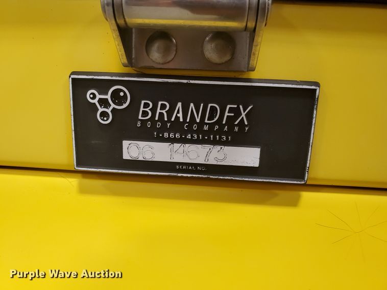 image for item IX9771 2007 International 7400  pressure digger derrick truck