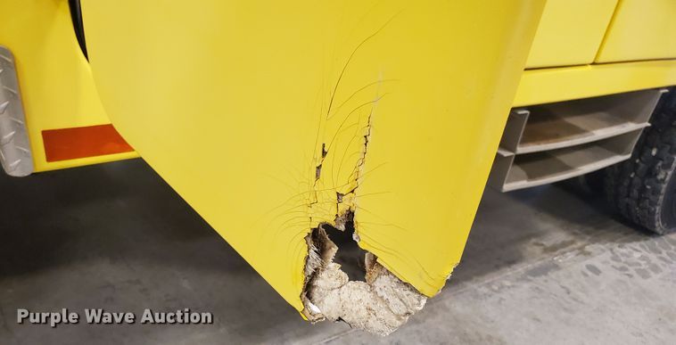 image for item IX9771 2007 International 7400  pressure digger derrick truck