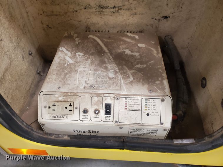 image for item IX9771 2007 International 7400  pressure digger derrick truck