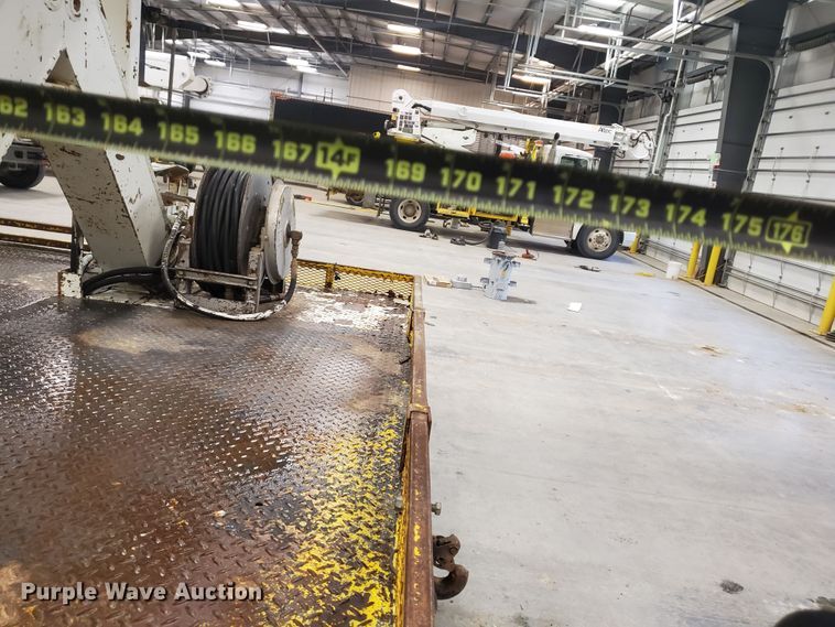 image for item IX9771 2007 International 7400  pressure digger derrick truck