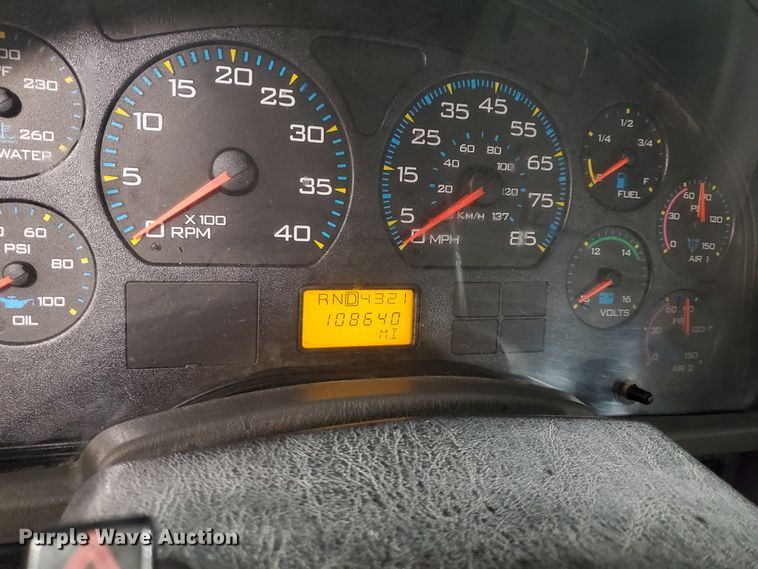 image for item IX9771 2007 International 7400  pressure digger derrick truck