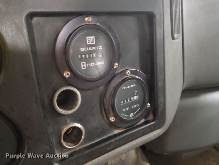 image for item IX9771 2007 International 7400  pressure digger derrick truck