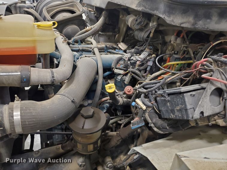 image for item IX9771 2007 International 7400  pressure digger derrick truck