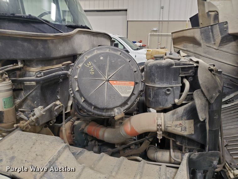 image for item IX9771 2007 International 7400  pressure digger derrick truck