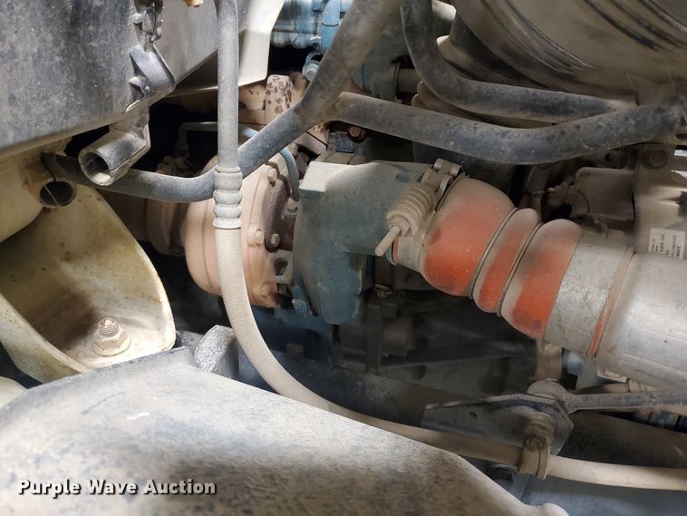 image for item IX9771 2007 International 7400  pressure digger derrick truck