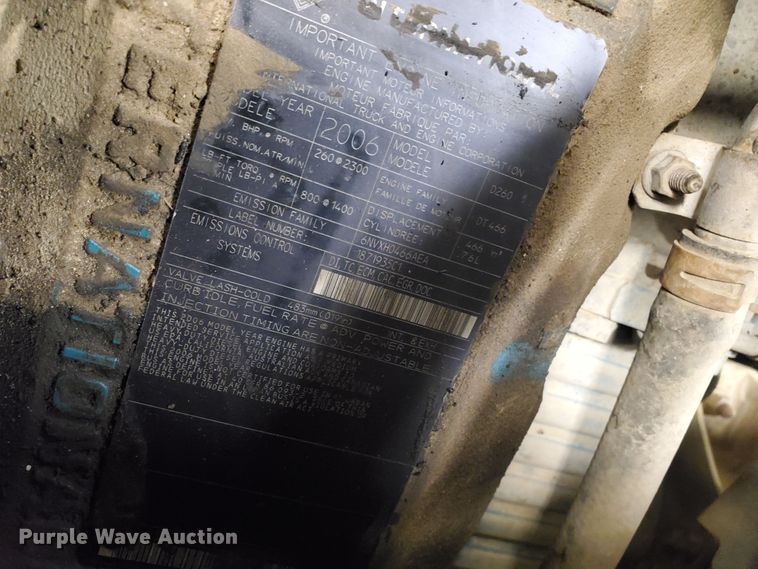 image for item IX9771 2007 International 7400  pressure digger derrick truck