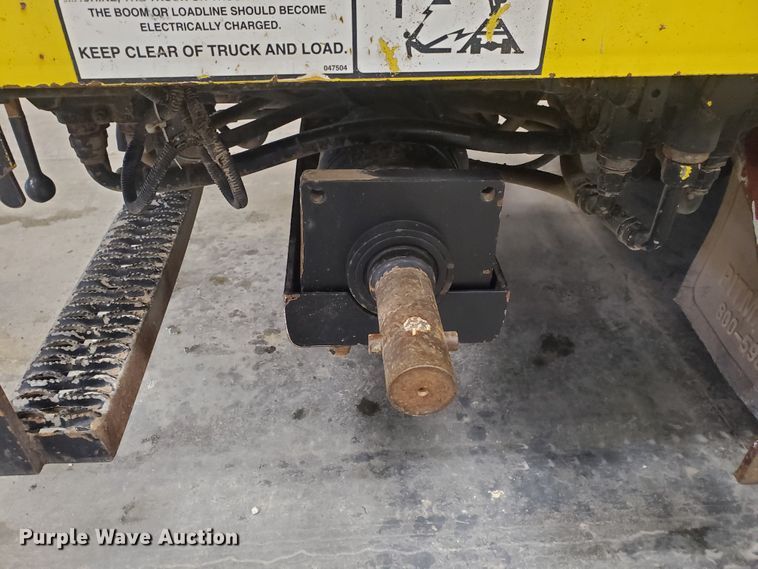 image for item IX9771 2007 International 7400  pressure digger derrick truck