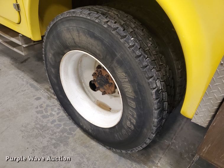 image for item IX9771 2007 International 7400  pressure digger derrick truck