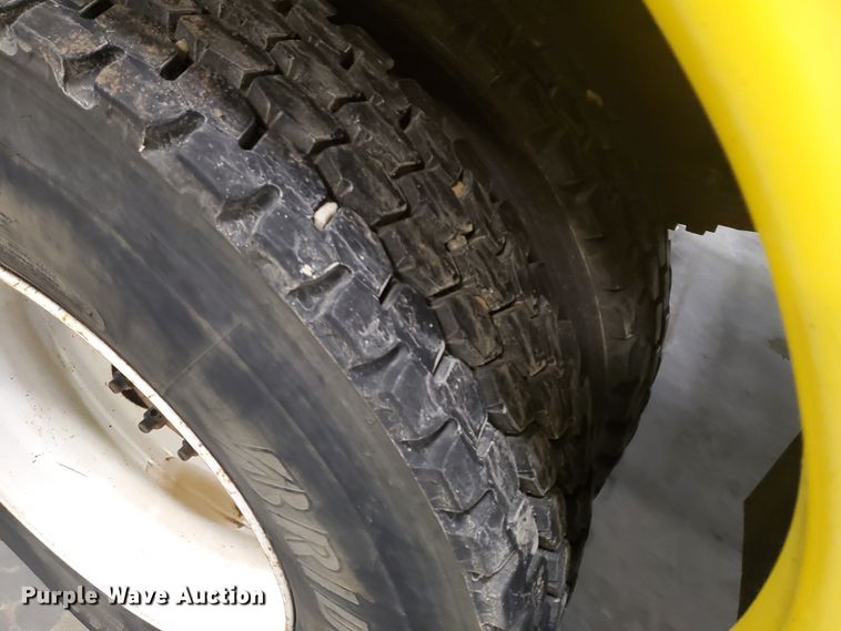 image for item IX9771 2007 International 7400  pressure digger derrick truck