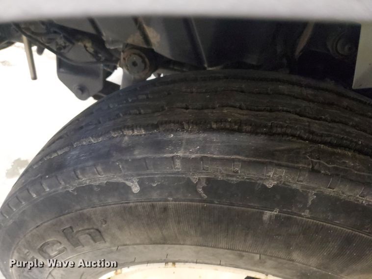 image for item IX9771 2007 International 7400  pressure digger derrick truck