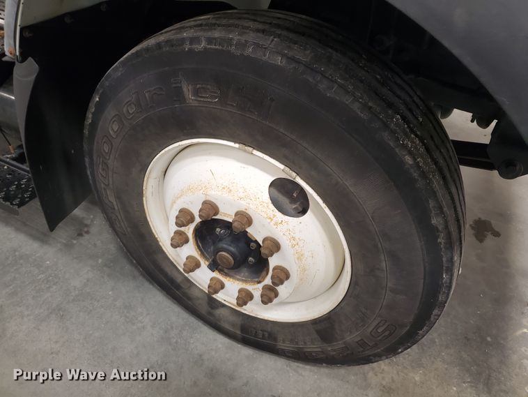 image for item IX9771 2007 International 7400  pressure digger derrick truck