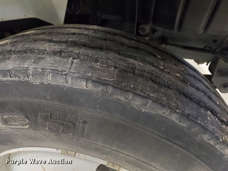 image for item IX9771 2007 International 7400  pressure digger derrick truck