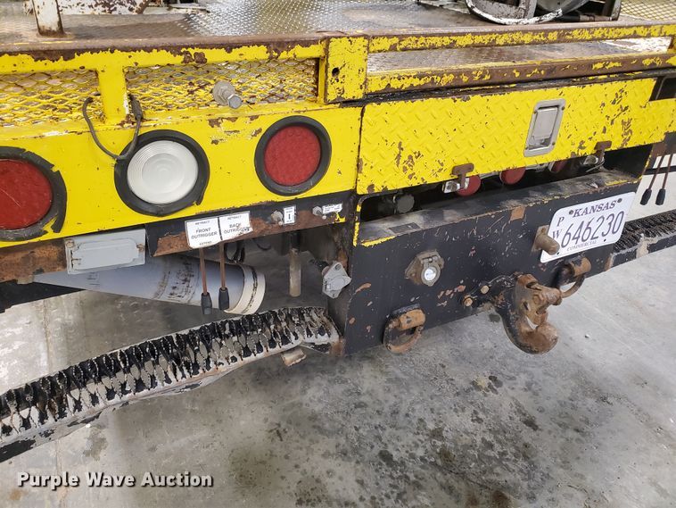 image for item IX9771 2007 International 7400  pressure digger derrick truck