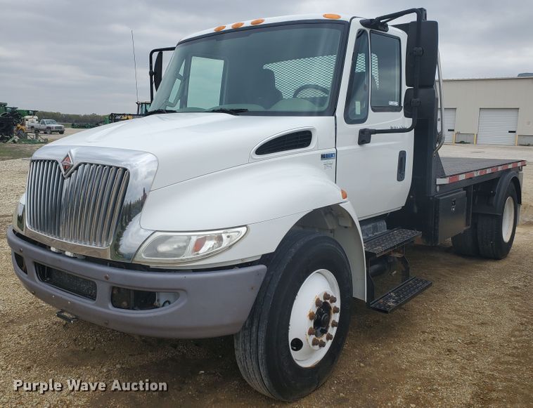 image for item IX9807 2012 International DuraStar 4300  flat bed truck