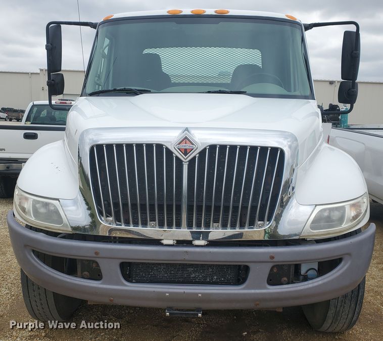 image for item IX9807 2012 International DuraStar 4300  flat bed truck