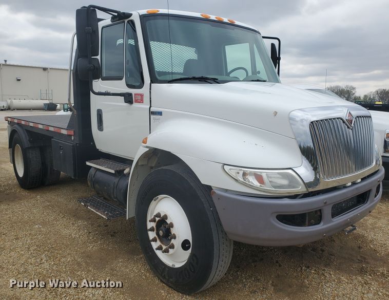 image for item IX9807 2012 International DuraStar 4300  flat bed truck