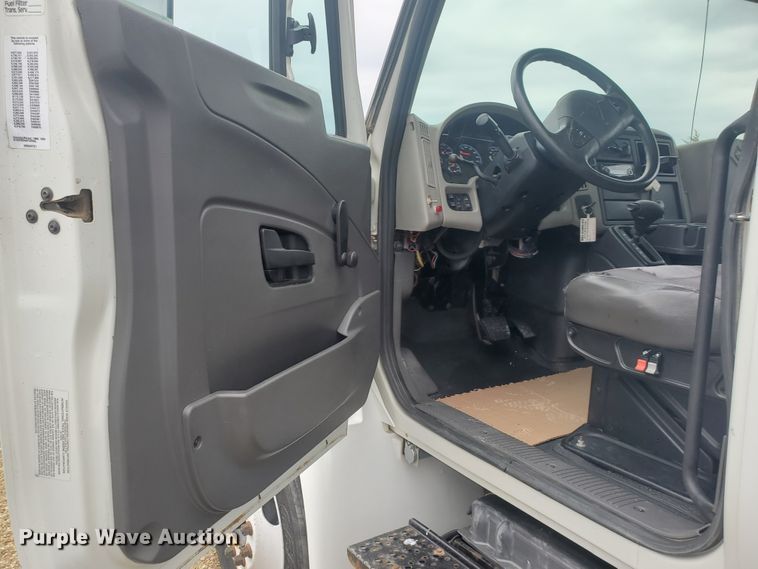 image for item IX9807 2012 International DuraStar 4300  flat bed truck