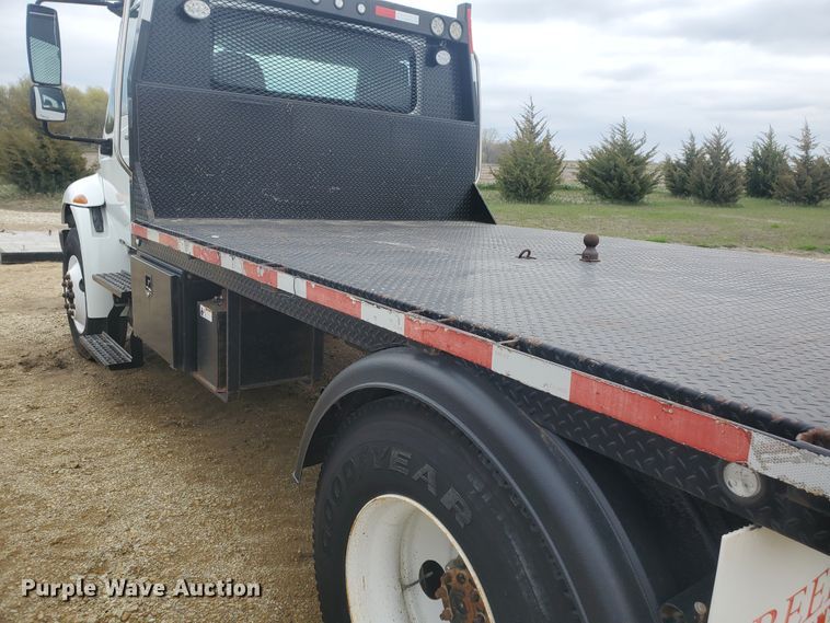 image for item IX9807 2012 International DuraStar 4300  flat bed truck