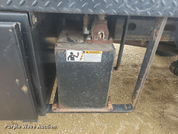 image for item IX9807 2012 International DuraStar 4300  flat bed truck