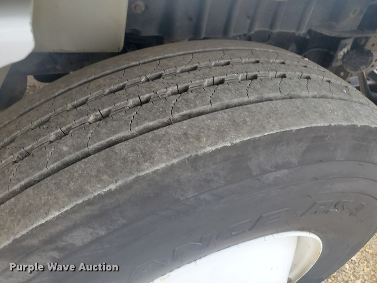 image for item IX9807 2012 International DuraStar 4300  flat bed truck