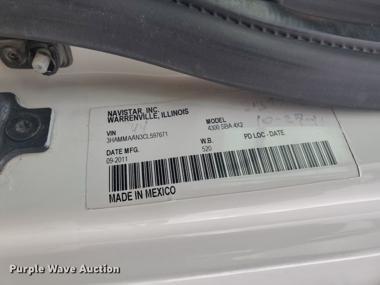 image for item IX9807 2012 International DuraStar 4300  flat bed truck