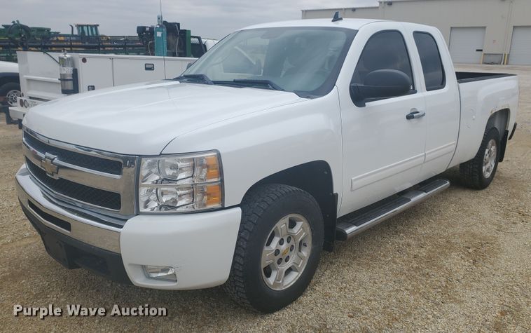 image for item IX9808 2011 Chevrolet Silverado 1500  Ext. Cab pickup truck