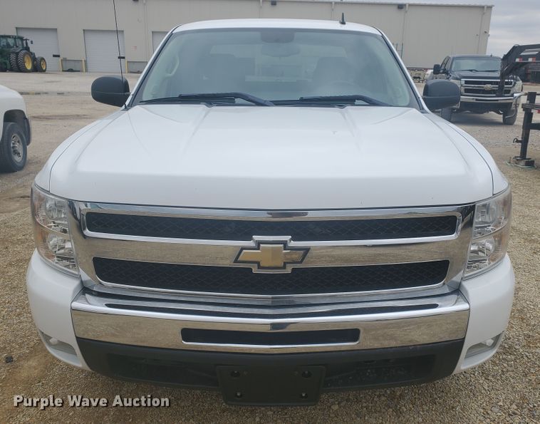 image for item IX9808 2011 Chevrolet Silverado 1500  Ext. Cab pickup truck