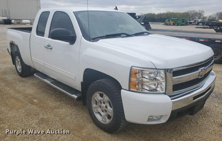 image for item IX9808 2011 Chevrolet Silverado 1500  Ext. Cab pickup truck