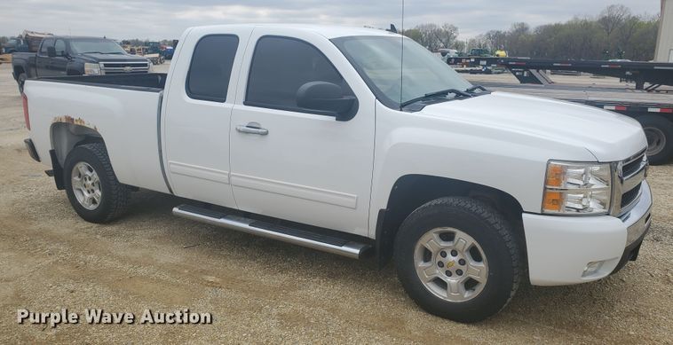 image for item IX9808 2011 Chevrolet Silverado 1500  Ext. Cab pickup truck