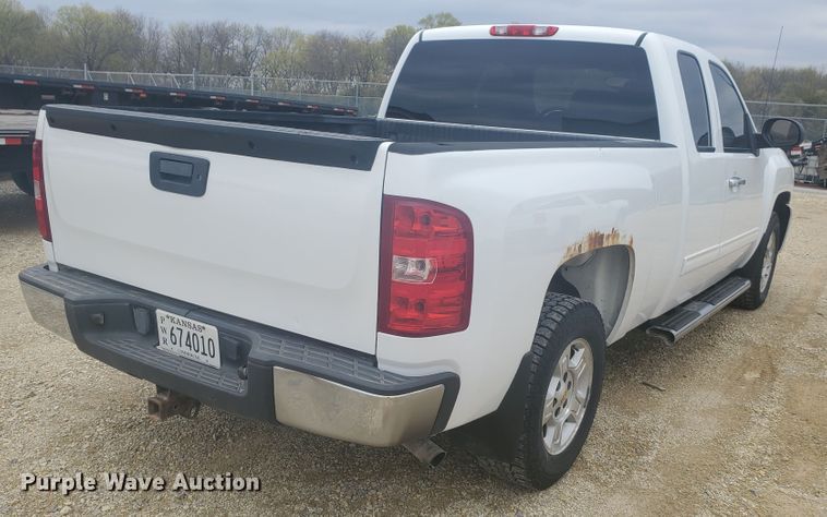 image for item IX9808 2011 Chevrolet Silverado 1500  Ext. Cab pickup truck