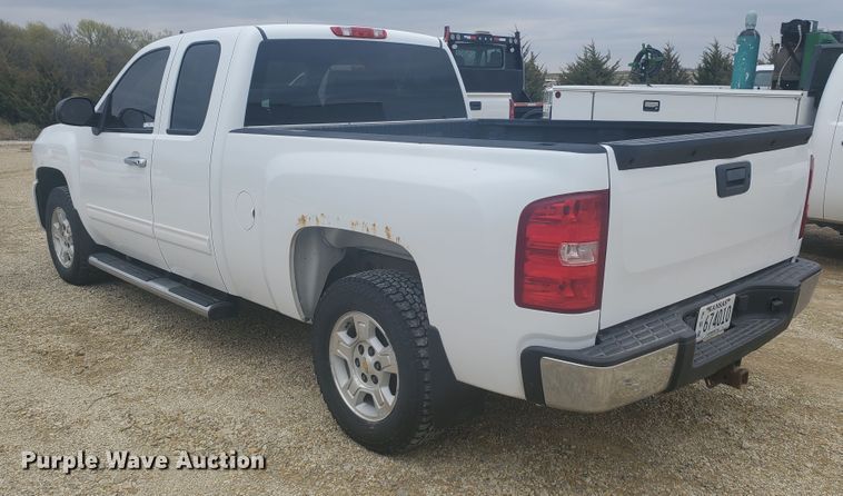 image for item IX9808 2011 Chevrolet Silverado 1500  Ext. Cab pickup truck