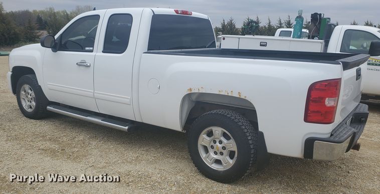 image for item IX9808 2011 Chevrolet Silverado 1500  Ext. Cab pickup truck