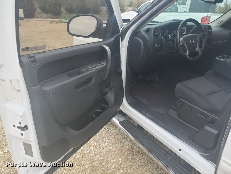 image for item IX9808 2011 Chevrolet Silverado 1500  Ext. Cab pickup truck