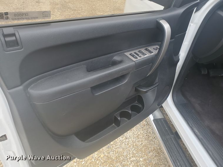 image for item IX9808 2011 Chevrolet Silverado 1500  Ext. Cab pickup truck