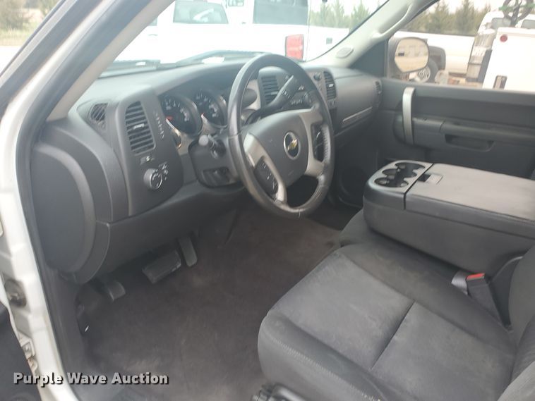 image for item IX9808 2011 Chevrolet Silverado 1500  Ext. Cab pickup truck