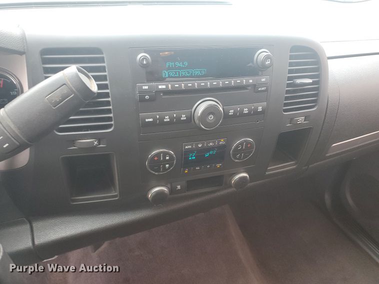 image for item IX9808 2011 Chevrolet Silverado 1500  Ext. Cab pickup truck