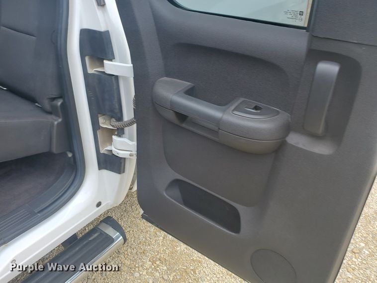 image for item IX9808 2011 Chevrolet Silverado 1500  Ext. Cab pickup truck