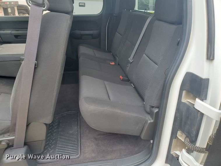 image for item IX9808 2011 Chevrolet Silverado 1500  Ext. Cab pickup truck