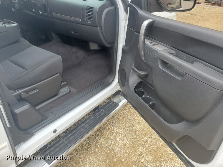 image for item IX9808 2011 Chevrolet Silverado 1500  Ext. Cab pickup truck