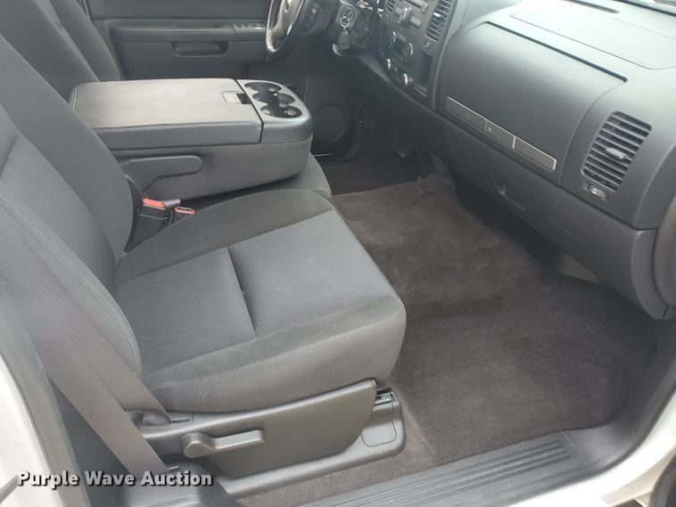 image for item IX9808 2011 Chevrolet Silverado 1500  Ext. Cab pickup truck