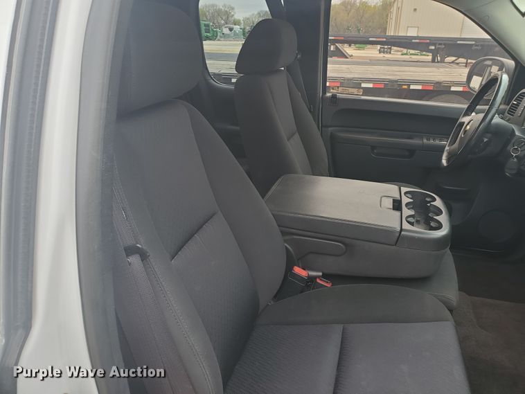 image for item IX9808 2011 Chevrolet Silverado 1500  Ext. Cab pickup truck