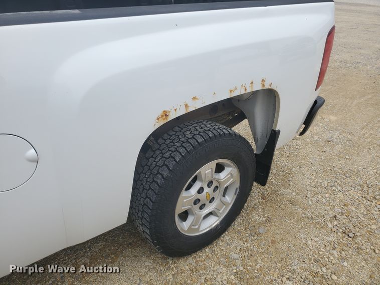 image for item IX9808 2011 Chevrolet Silverado 1500  Ext. Cab pickup truck