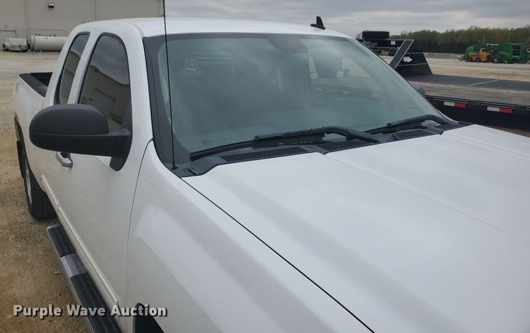 image for item IX9808 2011 Chevrolet Silverado 1500  Ext. Cab pickup truck