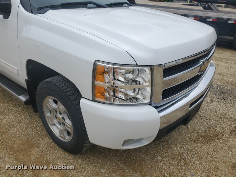 image for item IX9808 2011 Chevrolet Silverado 1500  Ext. Cab pickup truck