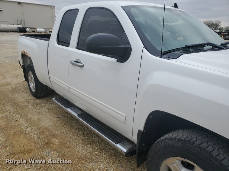image for item IX9808 2011 Chevrolet Silverado 1500  Ext. Cab pickup truck